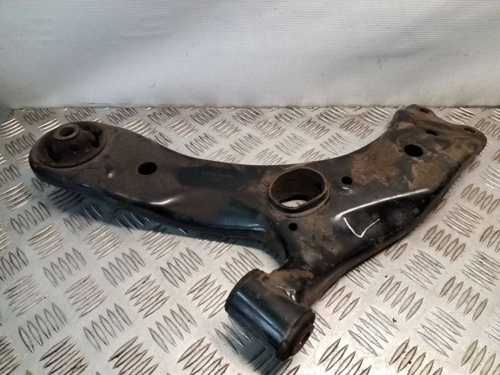 Front lower control arm/wishbone – left