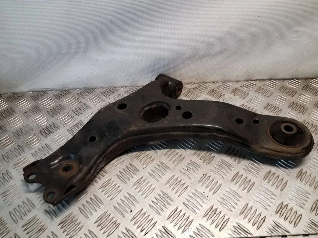 Front lower control arm/wishbone – right