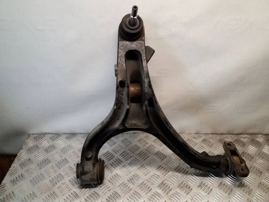 Front lower control arm/wishbone – left