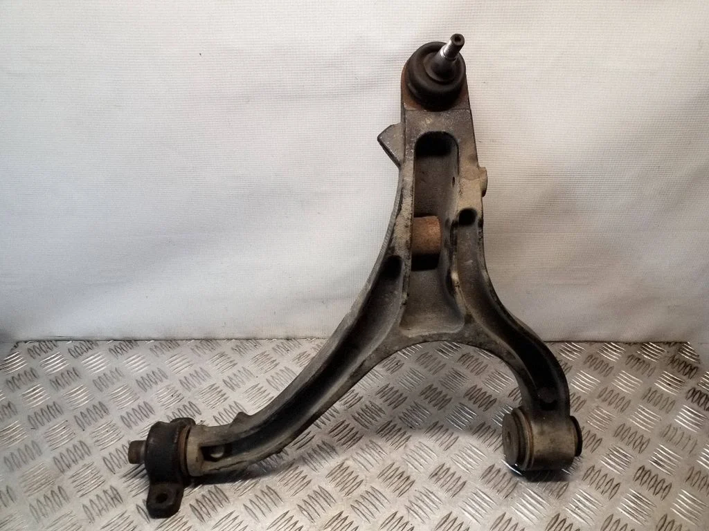 Front lower control arm/wishbone – right