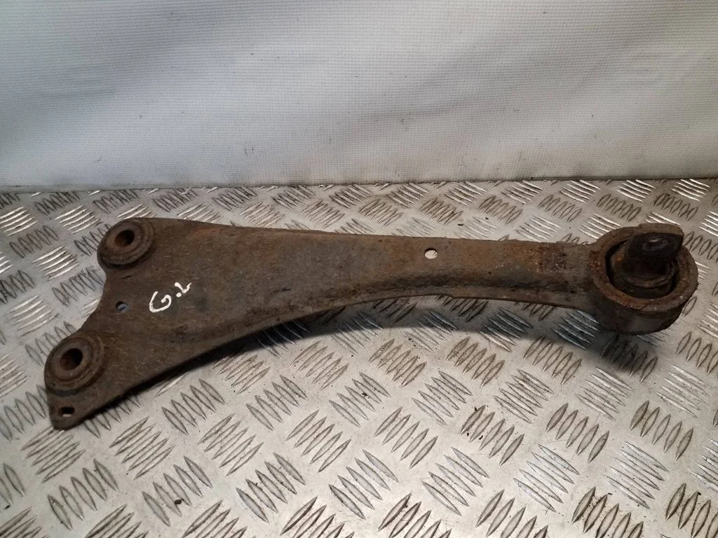 Rear control arm – left