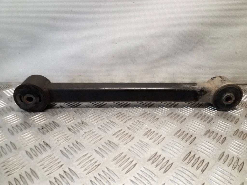 Rear control arm – right