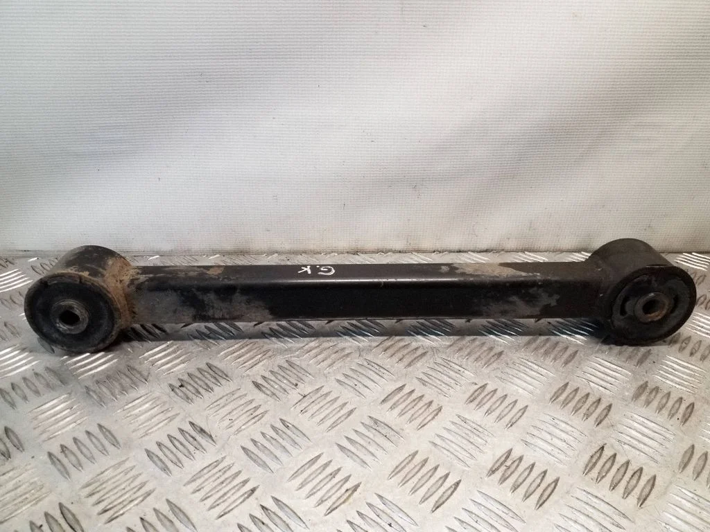 Rear control arm – left