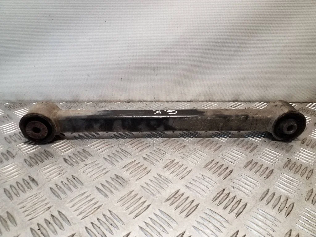 Rear control arm – left