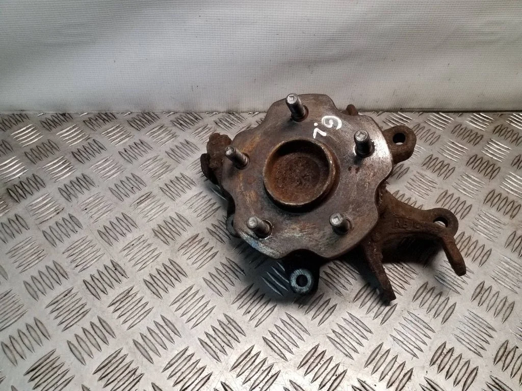 Rear wheel hub – left