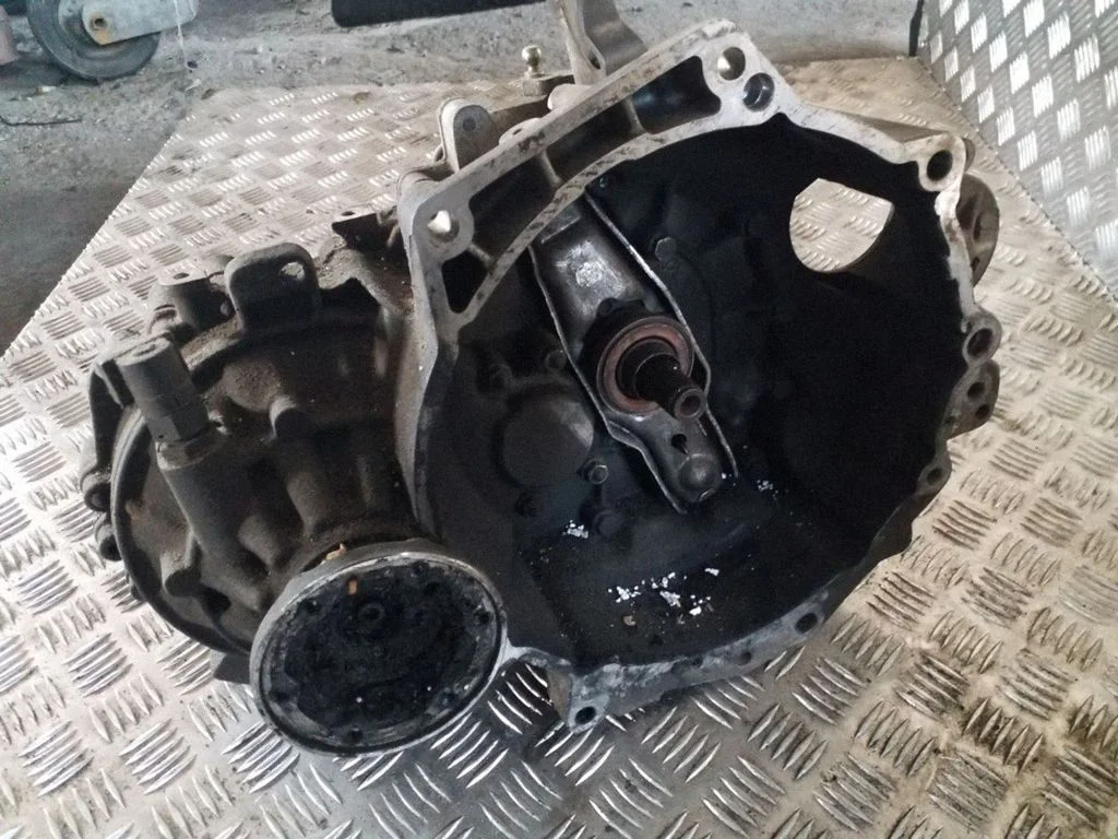 Manual 5 speed gearbox