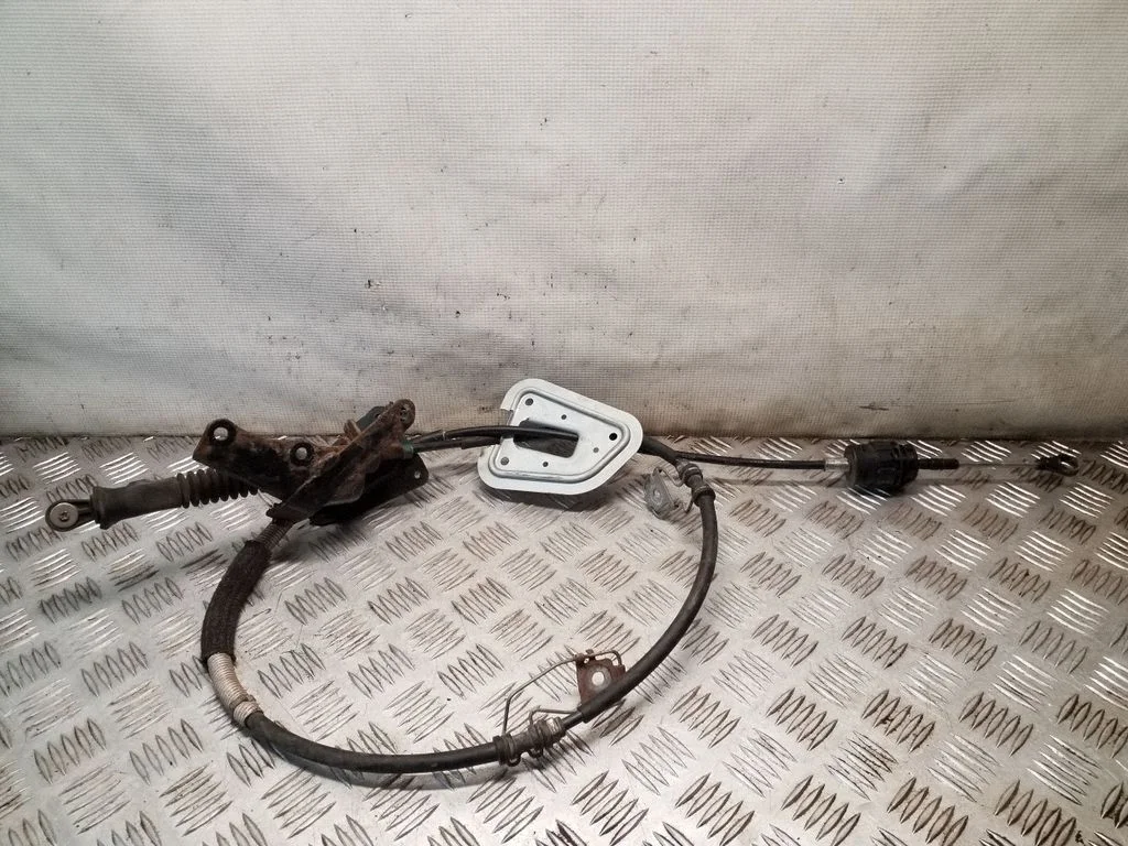 Gear shift cable linkage