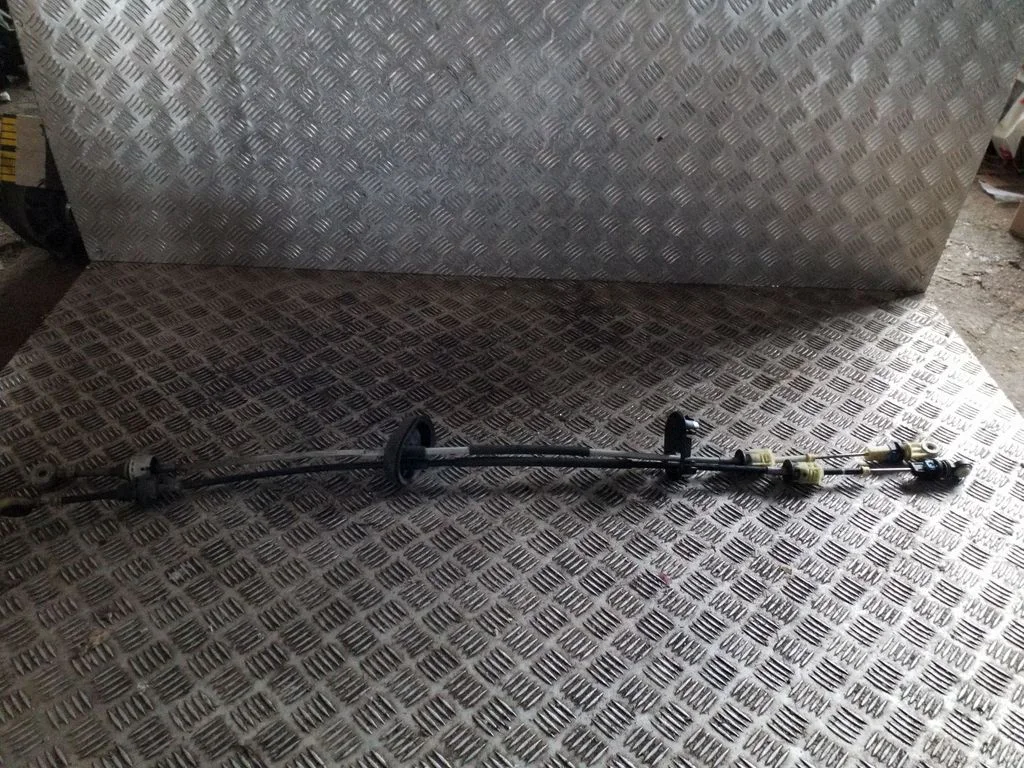 Gear shift cable linkage