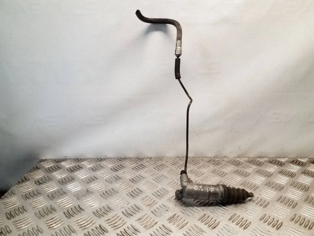 Clutch slave cylinder – Audi A6 S6 C4 4A (1994-1997)