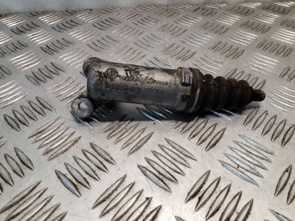 Clutch slave cylinder – Audi A6 S6 C4 4A (1994-1997)