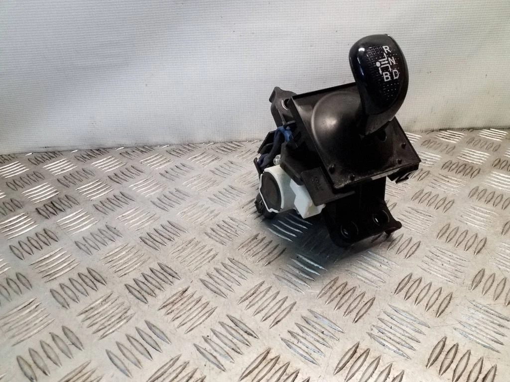 Gear selector mechanism 75C582