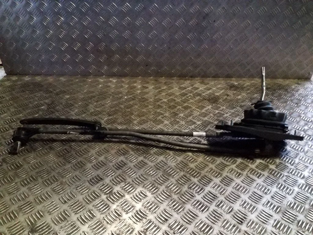 Gear selector mechanism 8K0711025P