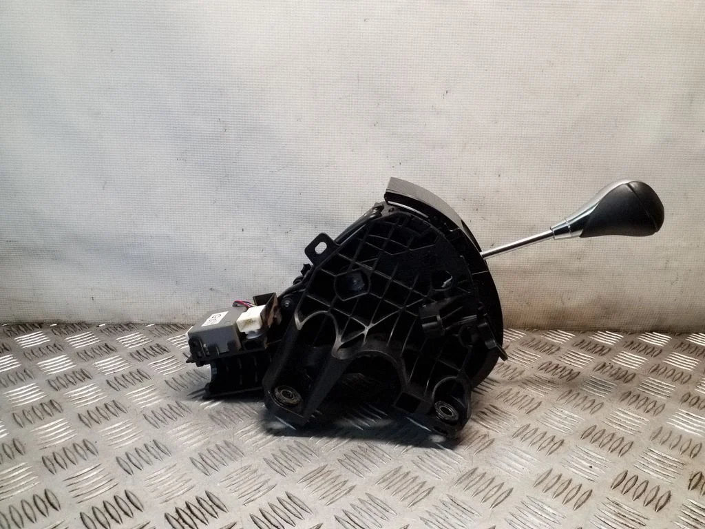 Pavarų perjungimo mechanizmas (kulisa)