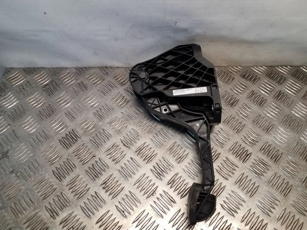 Clutch pedal 3C2721059BJ