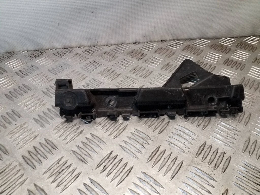 Esistange kinnitusklamber – Renault Trafic III (X82) (2014-)