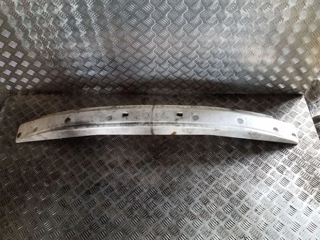Putoplastas priekinio bamperio