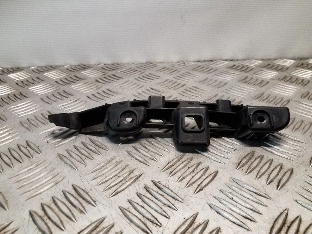 Priekšējā bampera turētājs 3AA807183