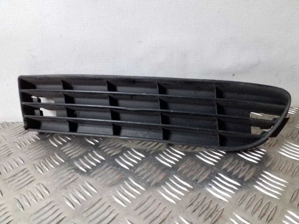 Front bumper lower grill 4A0807345J