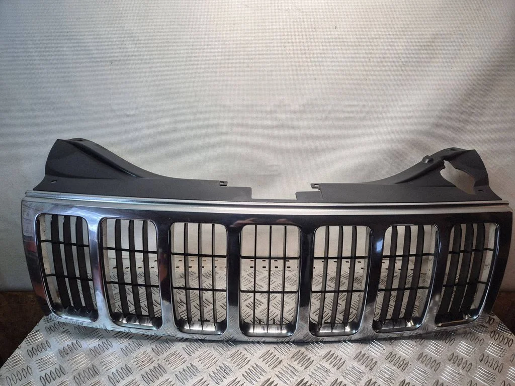 Front bumper upper radiator grill 82209206