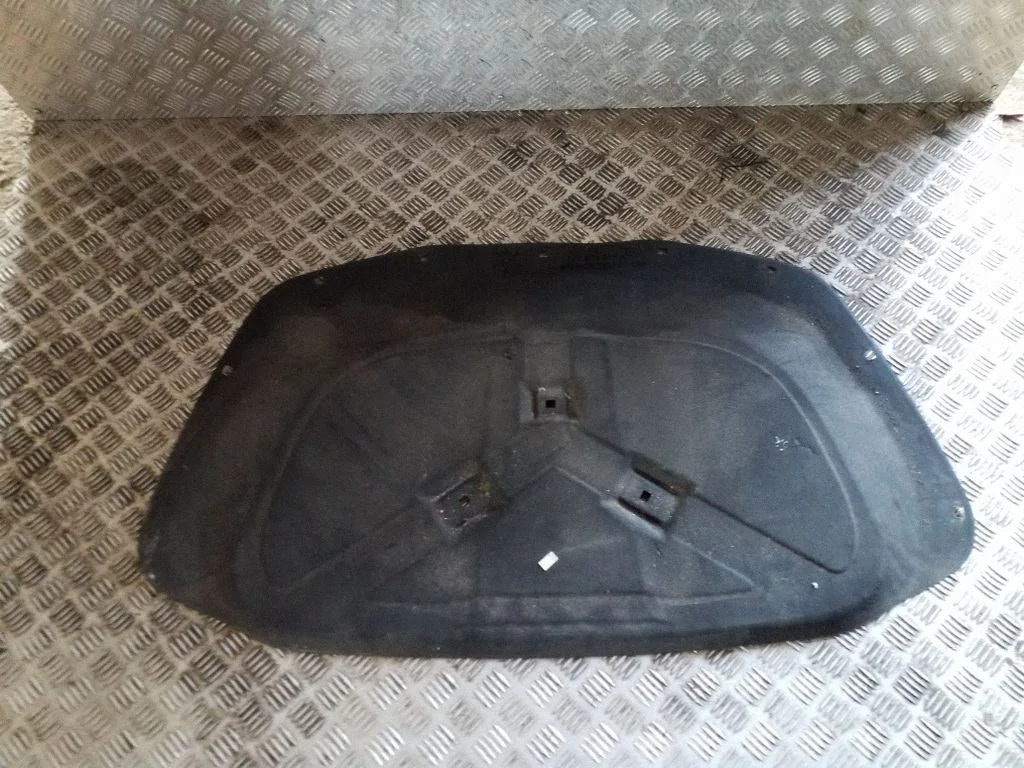 Garso izoliacija variklio dangčio