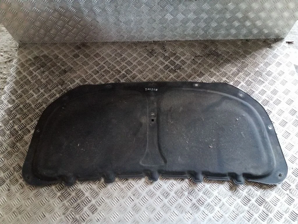 Garso izoliacija variklio dangčio