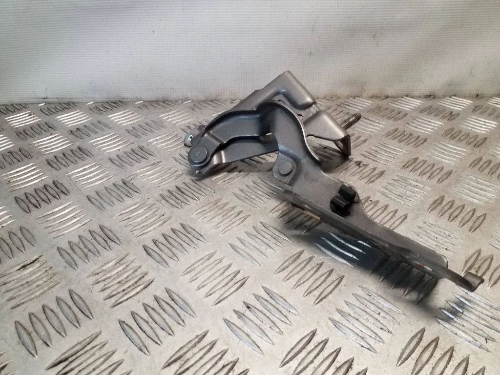 Engine bonnet/hood hinges – Renault Trafic III (X82) (2014-)