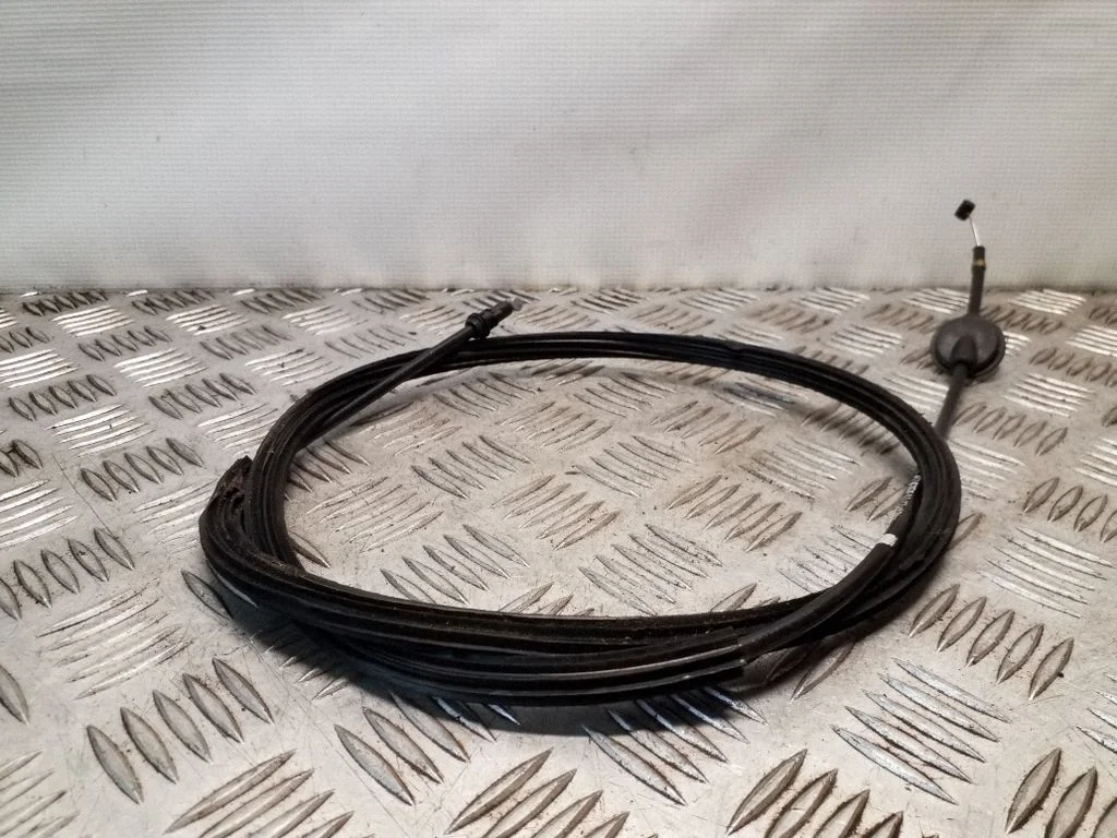 Engine bonnet/hood lock release cable 8T2823535