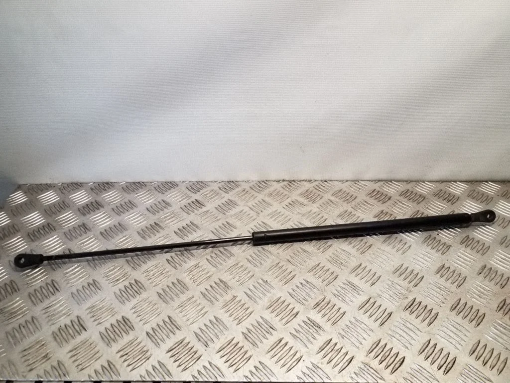 Front bonnet/hood damper/strut – Audi A4 S4 B5 8D (1999-2000)