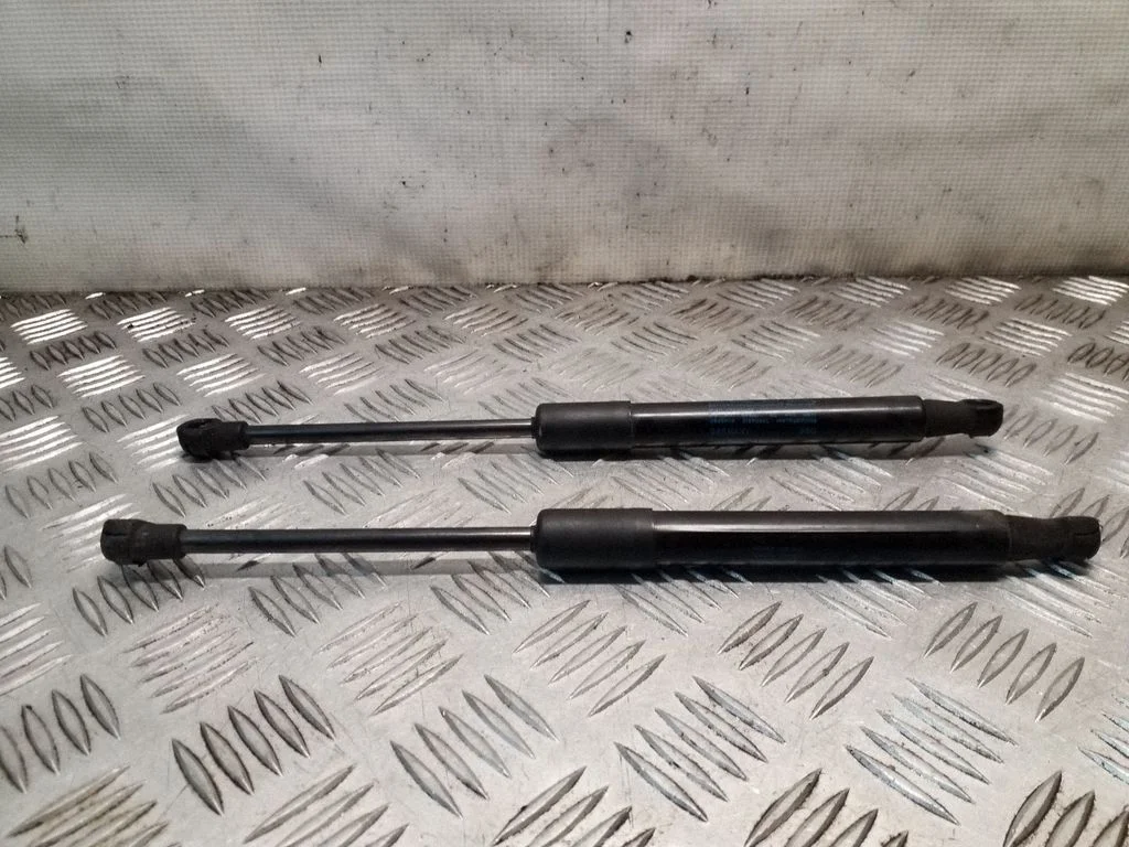 Siłownik maski 8R0823359A