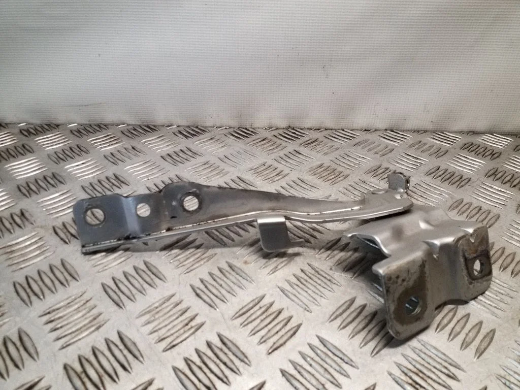 Mootorikapoti hinged – parem