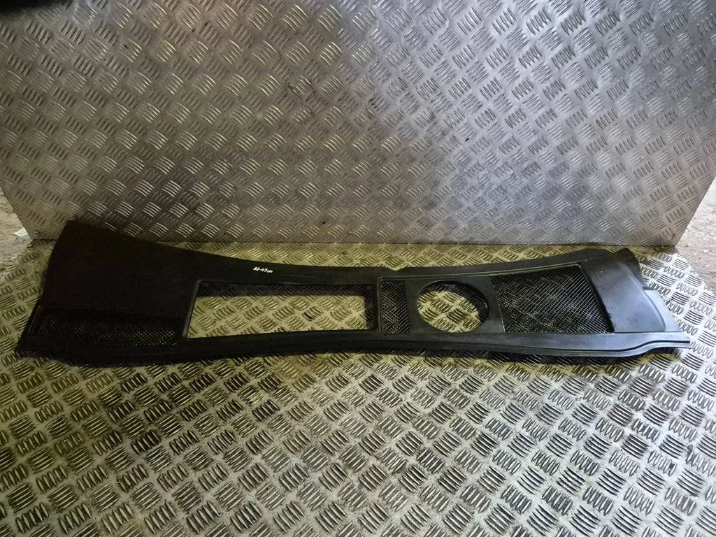 Slotiņu apdare 4B1819417C
