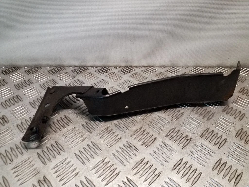 Fender mounting bracket 8T0821136