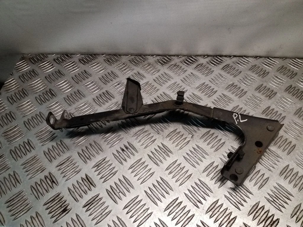 Fender mounting bracket 8T0821135C