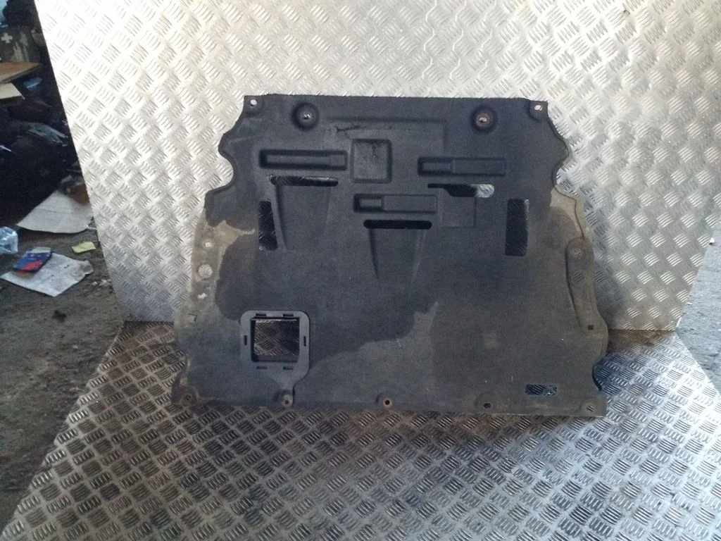 Engine splash shield/under tray