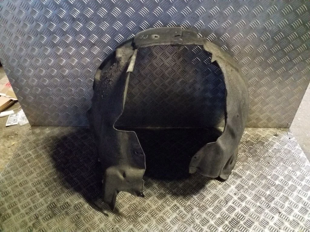 Front wheel arch liner splash guards 8T0821172H