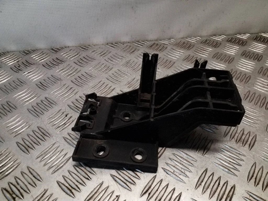 Rear bumper mounting bracket 1400114480