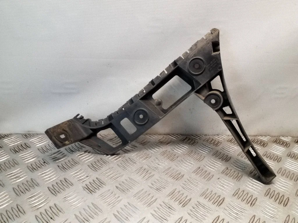 Rear bumper mounting bracket – Volkswagen Touran II (2010-2016)