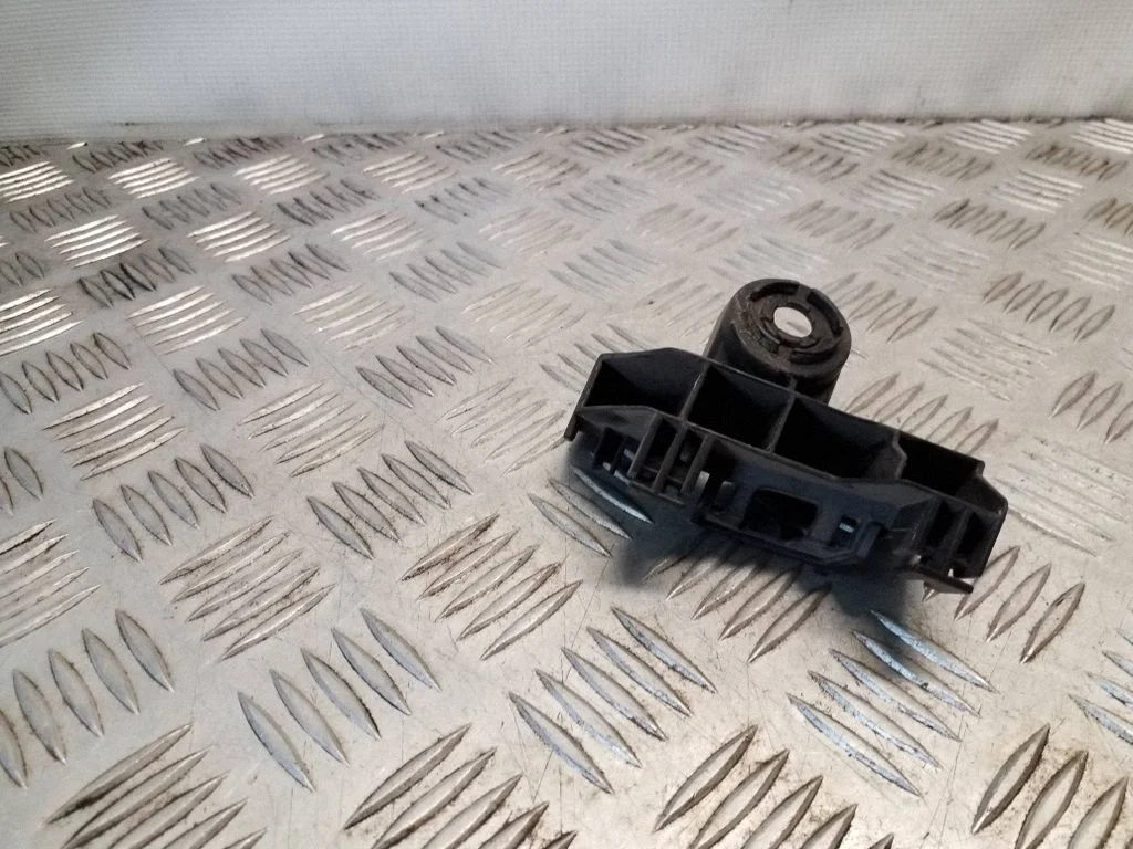 Rear bumper mounting bracket 5256202170
