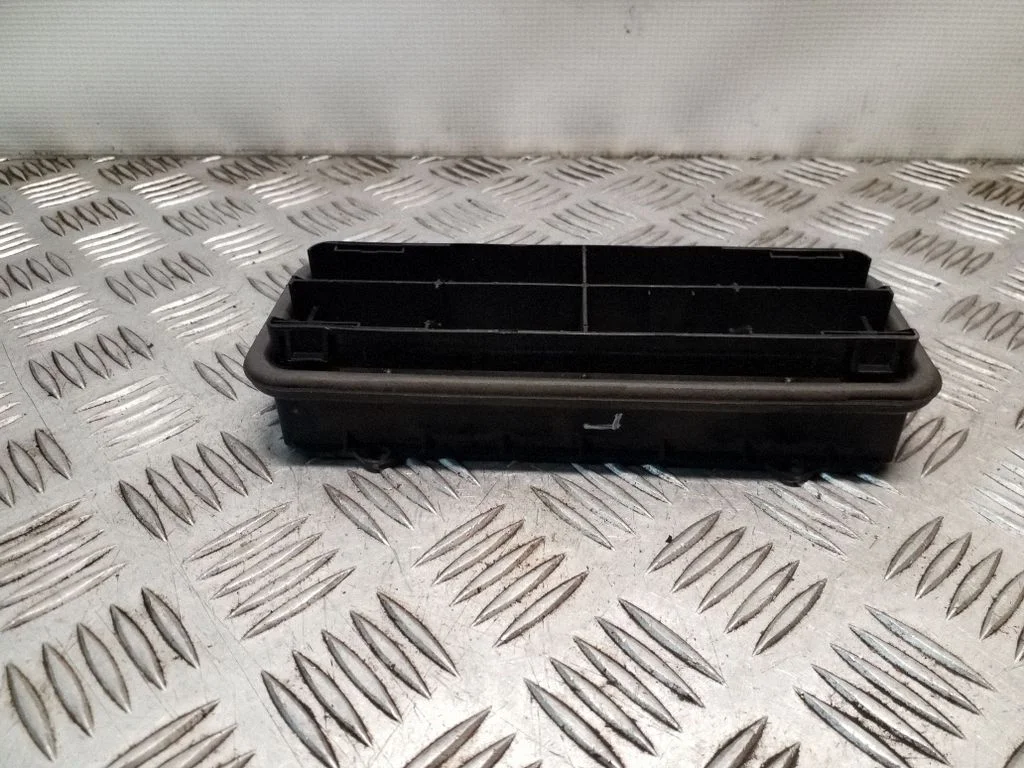 Ventilācijas režģis – Nissan Juke I F15 (2010-2018)