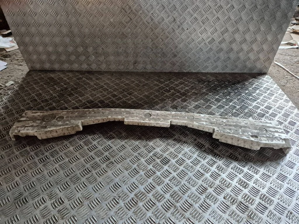 Putoplastas galinio bamperio
