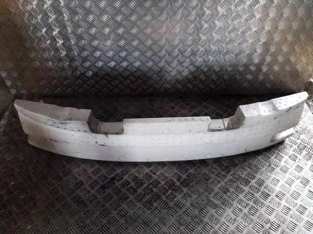 Putoplastas galinio bamperio