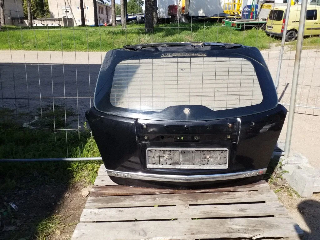 Aizmugurējais vāks (bagāžnieka)