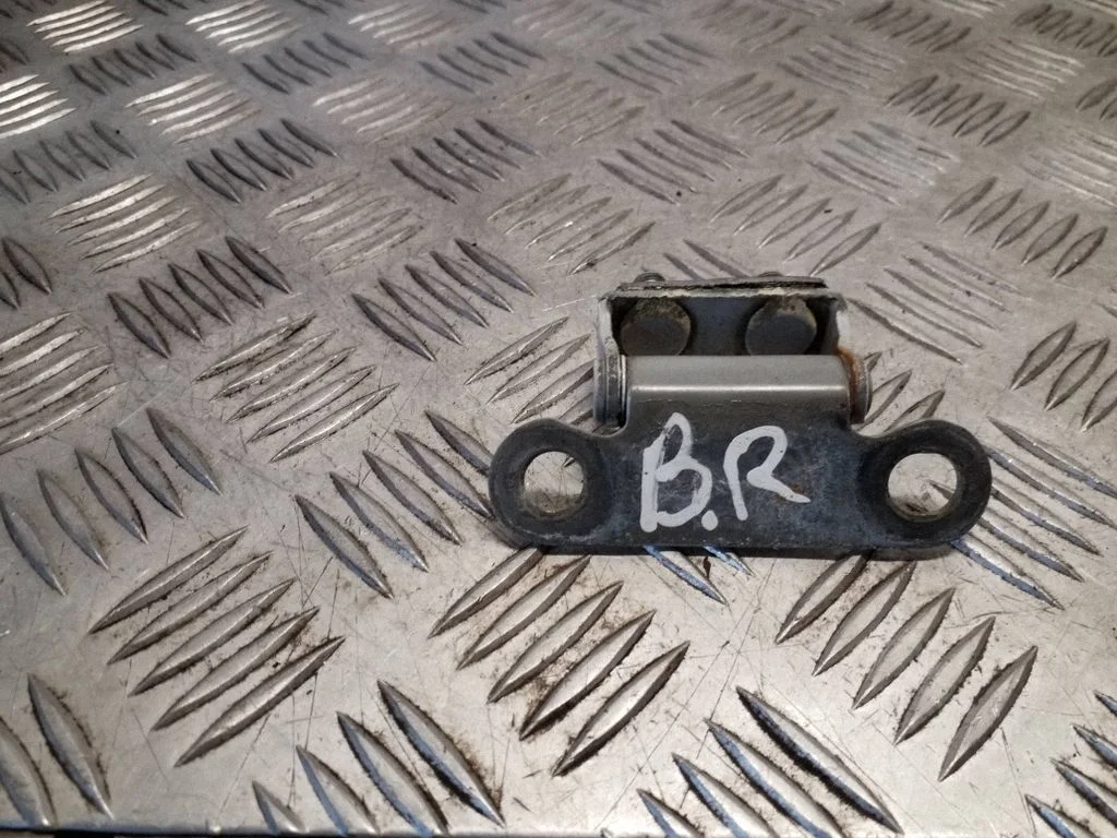 Tailgate/trunk/boot hinge – right