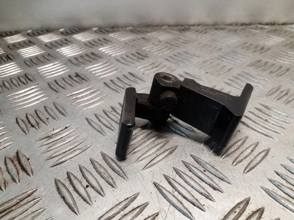 Front door lower hinge 8K0831402B