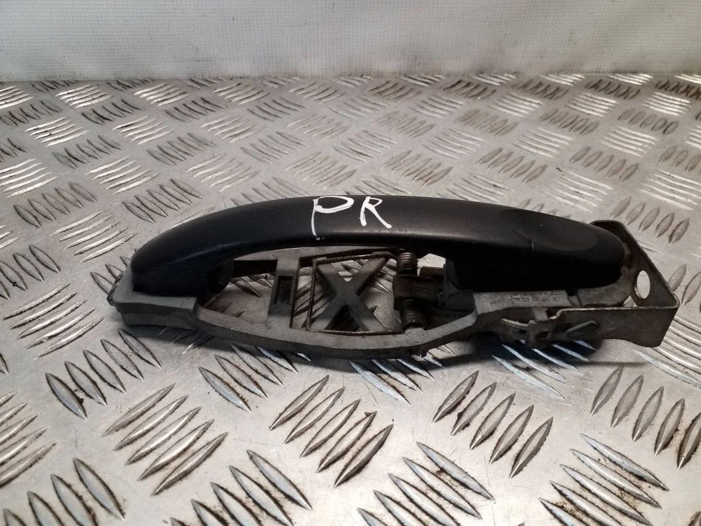 Front door exterior handle – Volkswagen Touran II (2010-2016)