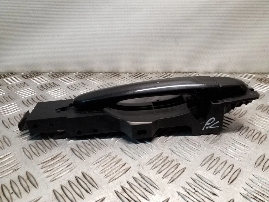Front door exterior handle – Nissan Juke I F15 (2010-2018)