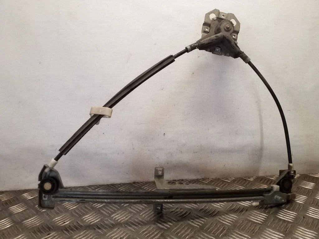 Mechaninis priekinio lango pakėlimo mechanizmas