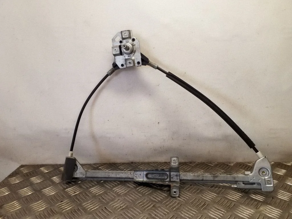 Mechaninis priekinio lango pakėlimo mechanizmas