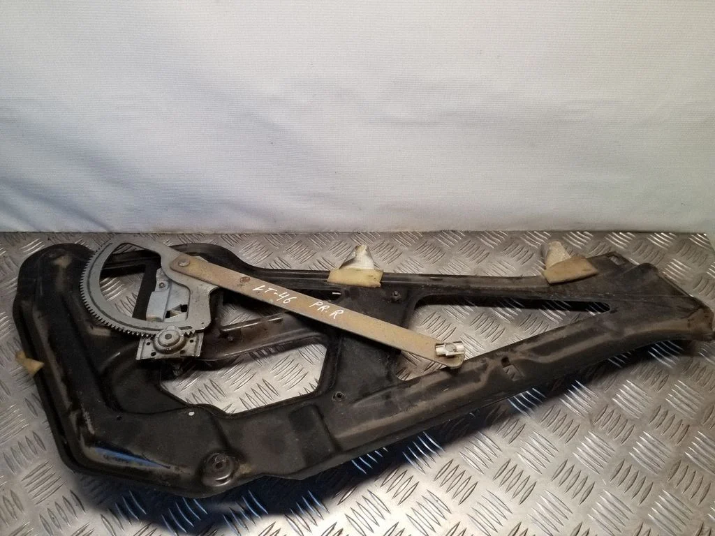 Mechaninis priekinio lango pakėlimo mechanizmas