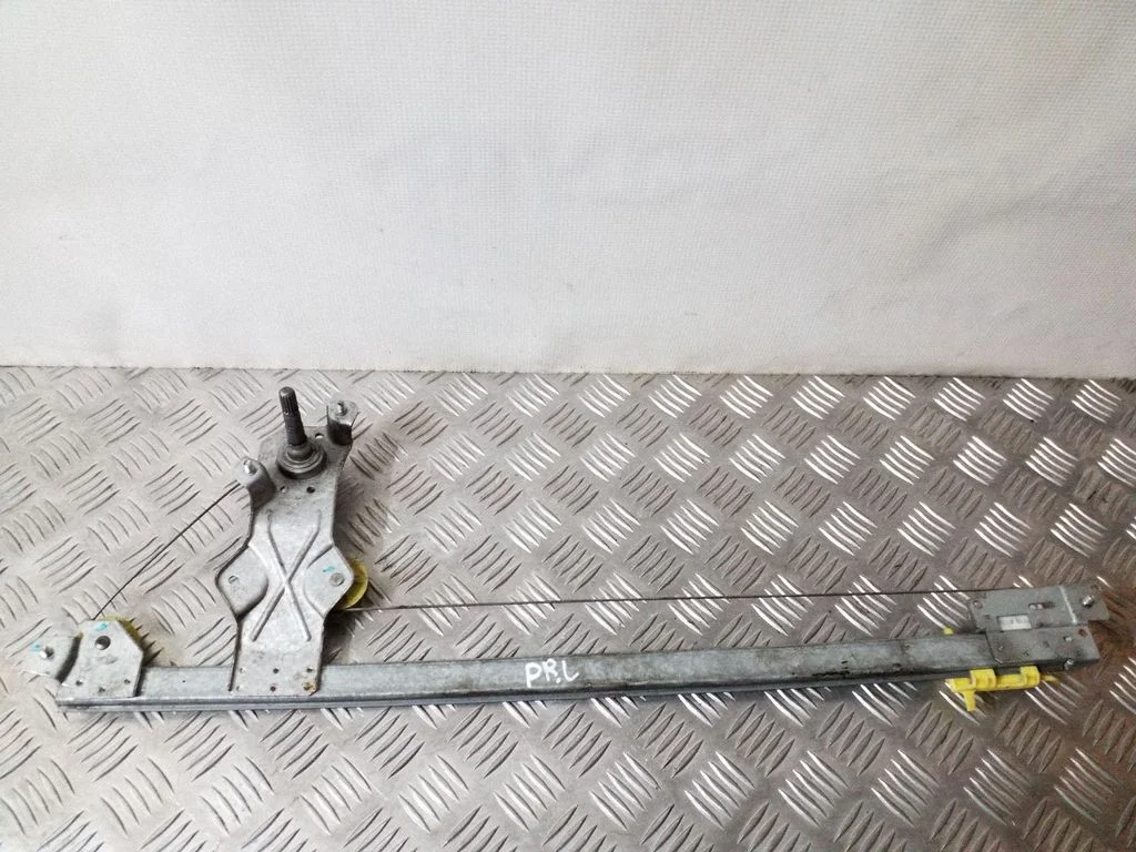 Mechaninis priekinio lango pakėlimo mechanizmas
